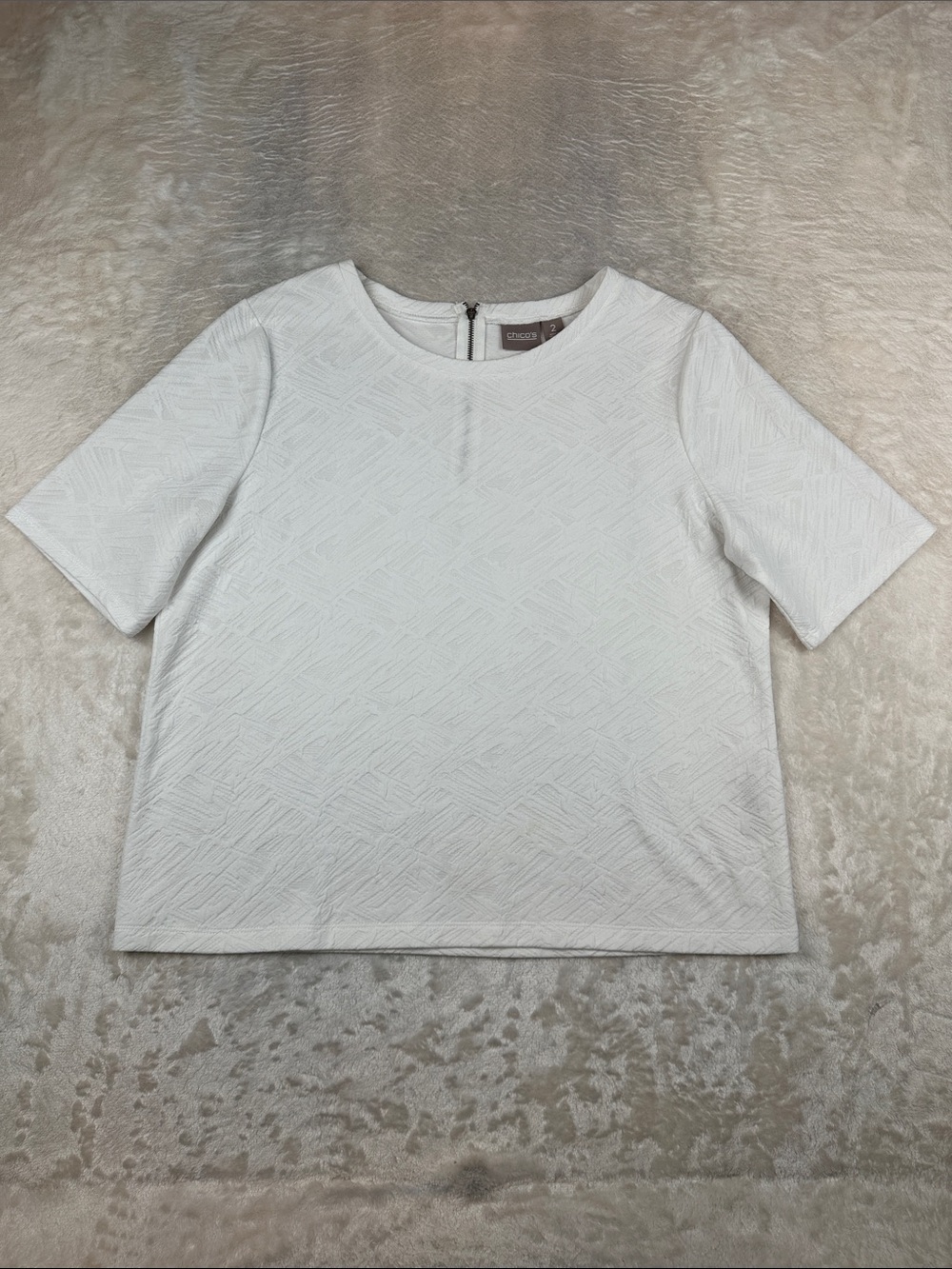 Chico’s Womens Size 2 Large White Textured Short Sleeve Top Back Zip Stretch